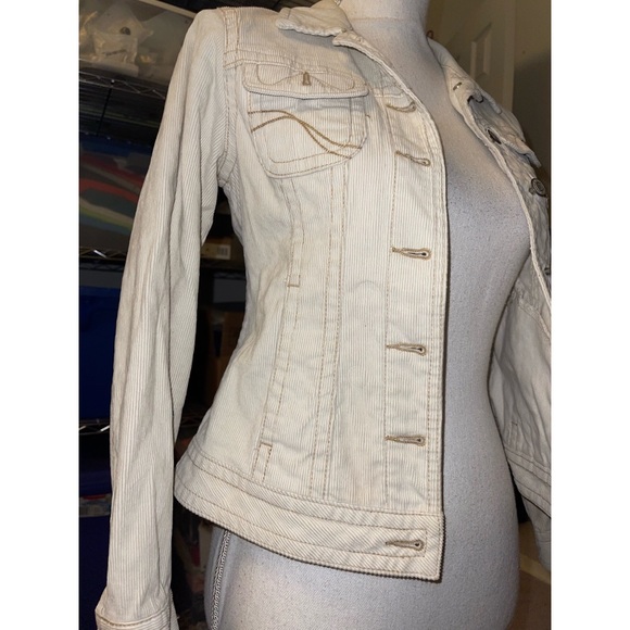 Kid’s Cream Old Navy Clothing Jean Jacket 🤎 - Picture 5 of 16